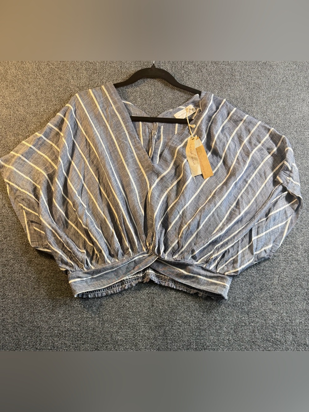 New Mustard Seed Blue & White V-neck Cropped Blouse Size Medium Coastal Summer